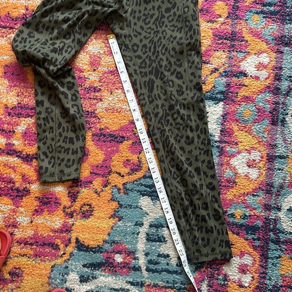 X by Gottex Mia High Waisted Cropped Green Leopard Print Ankle Leggings Small - Picture 4 of 6